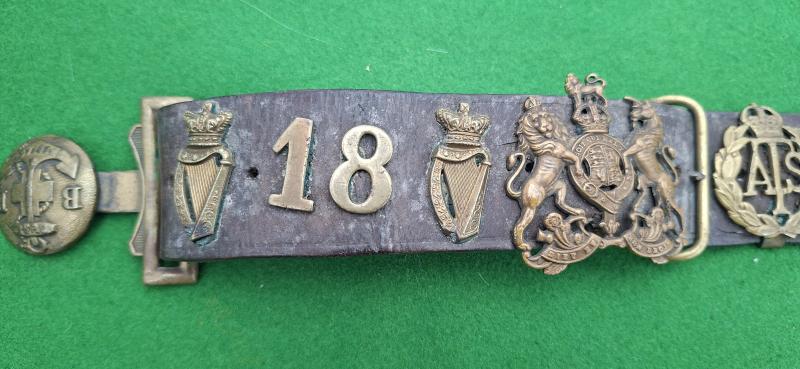 SOUVENIR CAP BADGE BELT ,IRISH BADGES