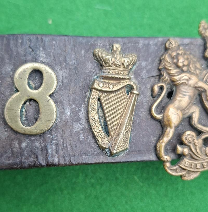 SOUVENIR CAP BADGE BELT ,IRISH BADGES