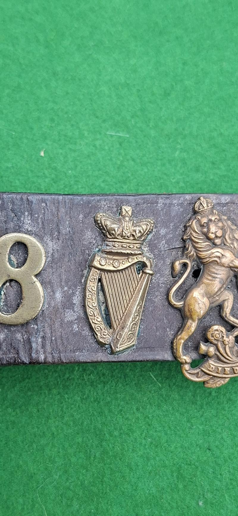 SOUVENIR CAP BADGE BELT ,IRISH BADGES