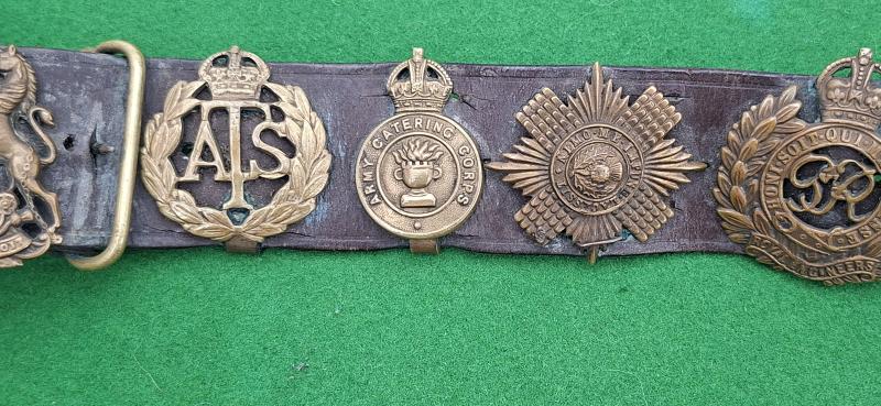 SOUVENIR CAP BADGE BELT ,IRISH BADGES