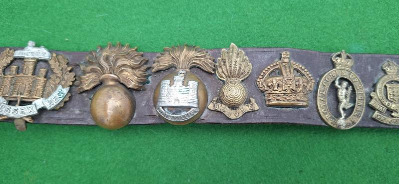 SOUVENIR CAP BADGE BELT ,IRISH BADGES
