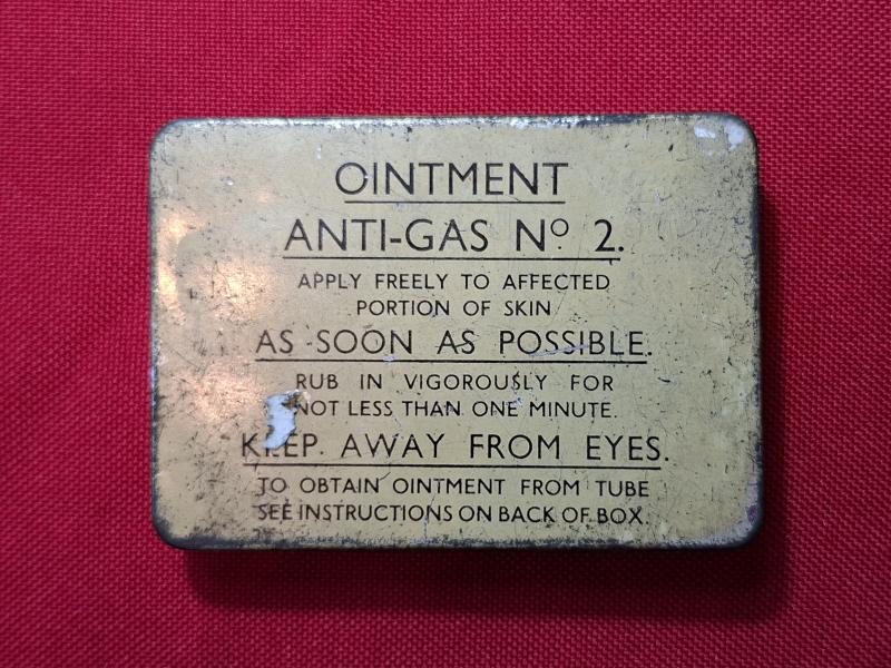 ANTI GAS NO.2 SET  SUPERB CONDITION.